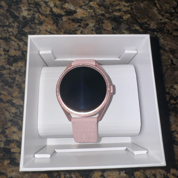 #michaelkors #pink #fitness #smartwatch - Picture 3 of 4